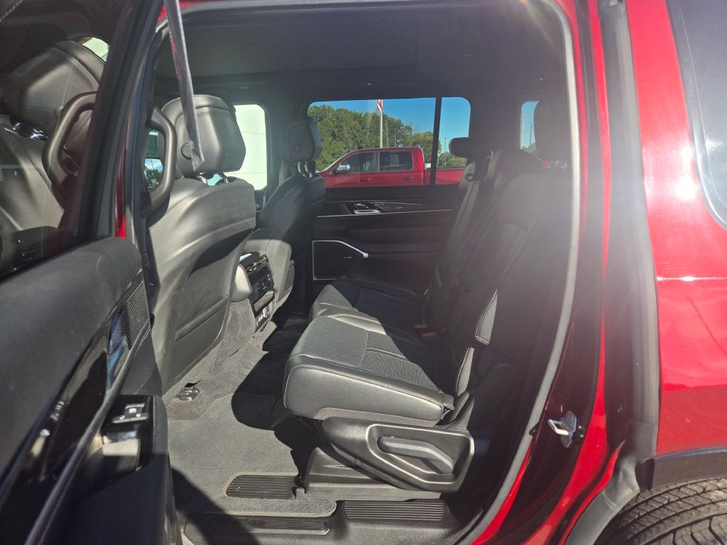 2024 Jeep Wagoneer Base
