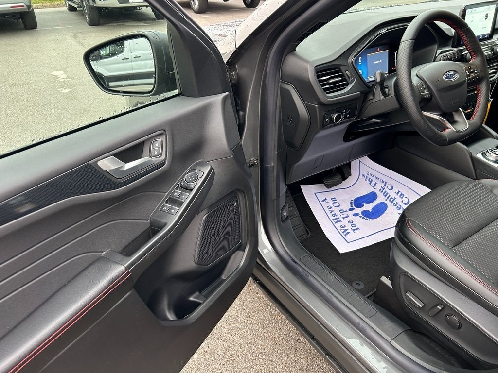 2025 Ford Escape Hybrid ST-Line