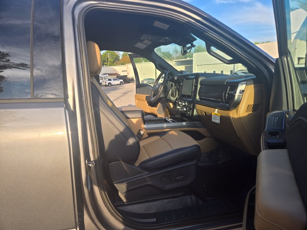 2027 Ford F-350SD F-350® Lariat®
