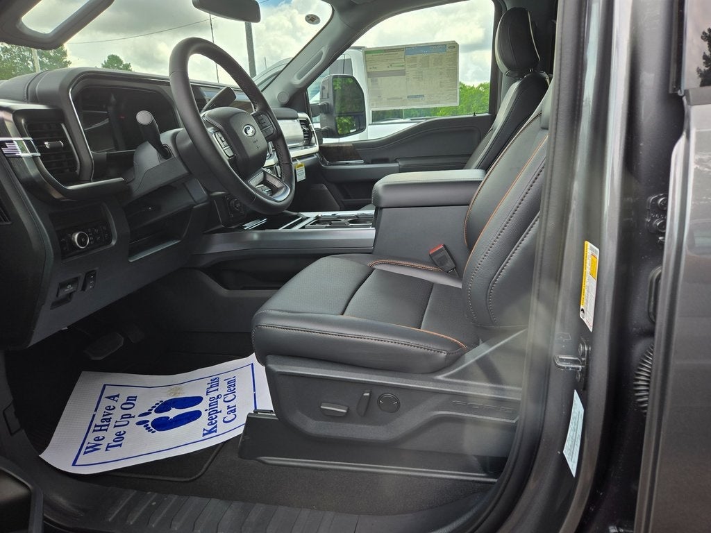 2025 Ford F-350SD F-350® Lariat®