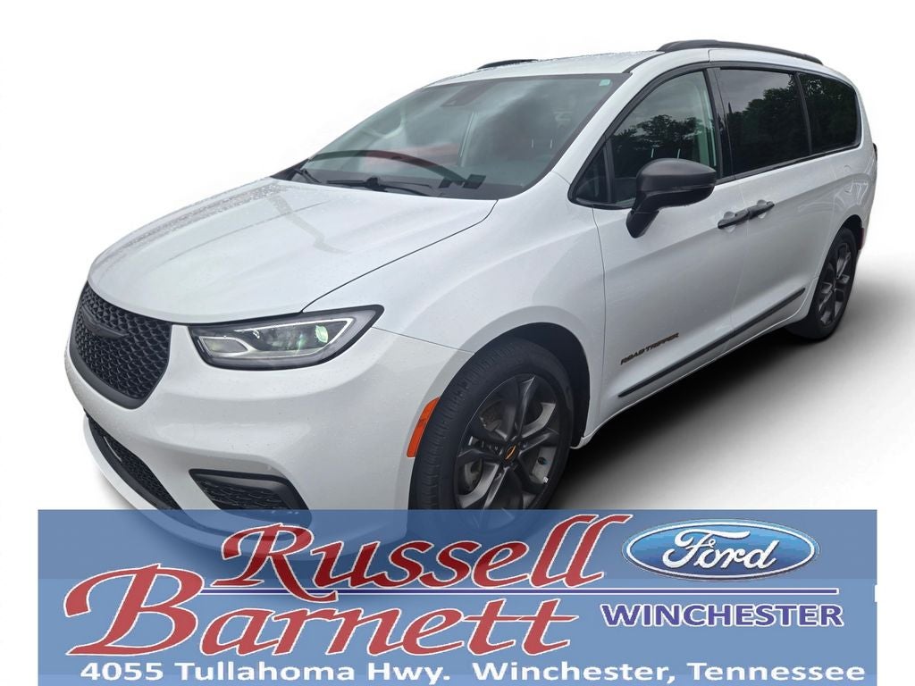 2024 Chrysler Pacifica Touring L's photo