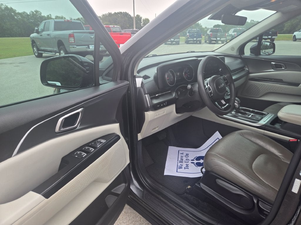 2022 Kia Carnival LX